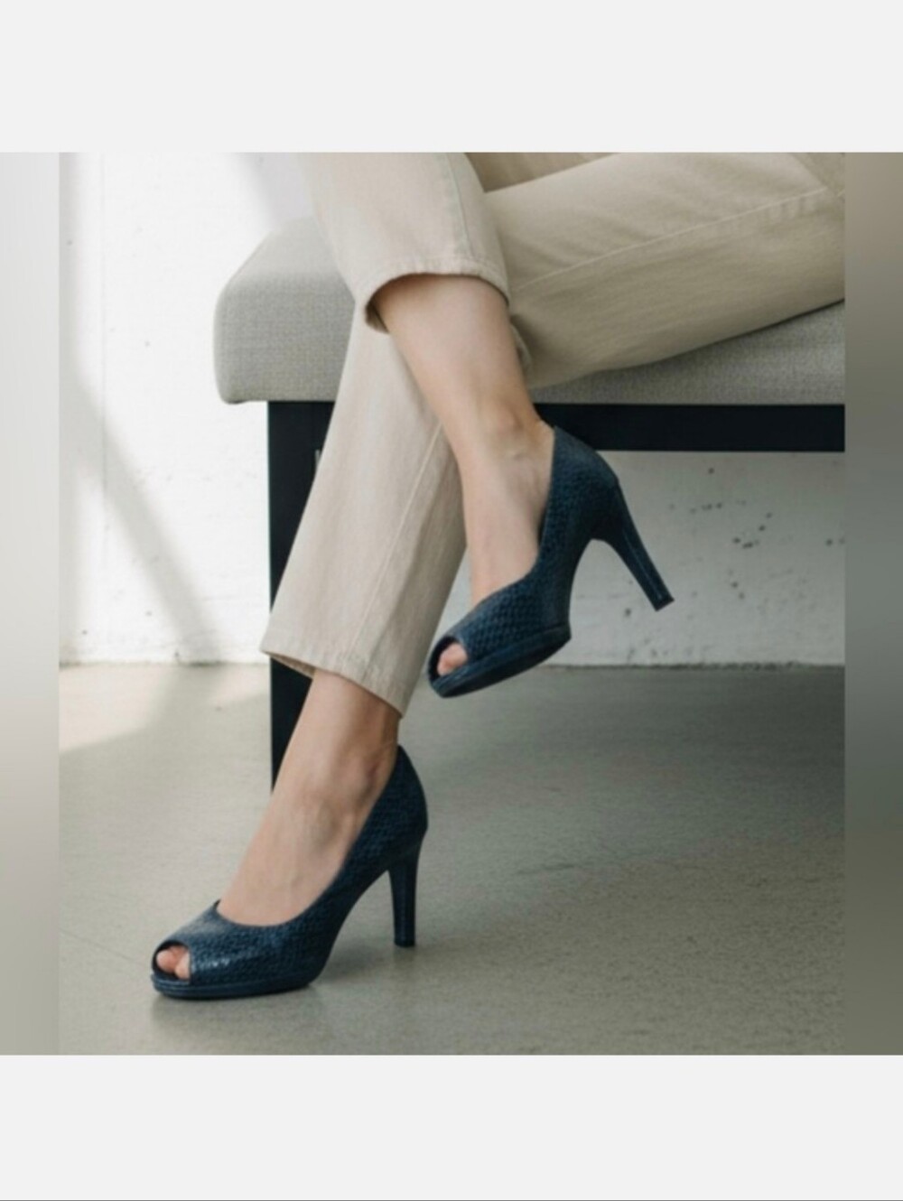 Stuart Weitzman The Logo Plainfield Peeptoe Pumps (Size 8)